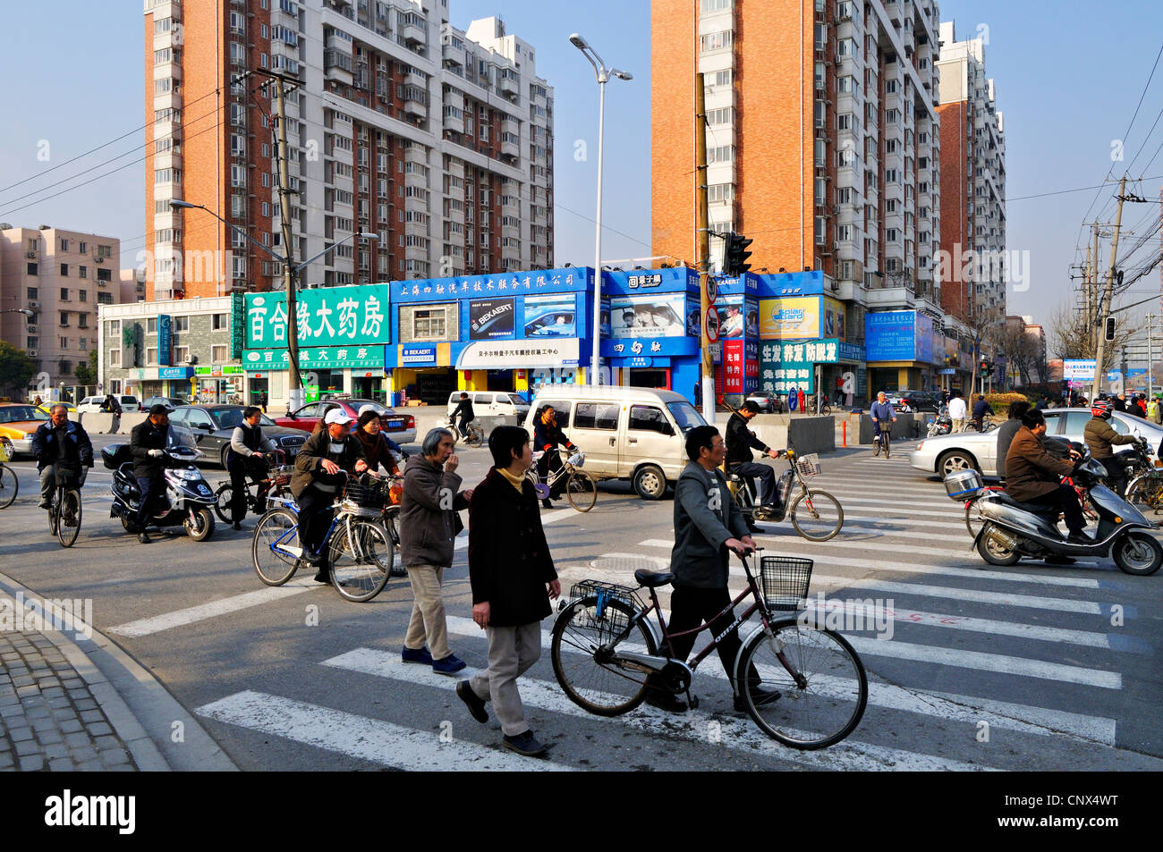 Apartment building in shanghai china hires stock photography and