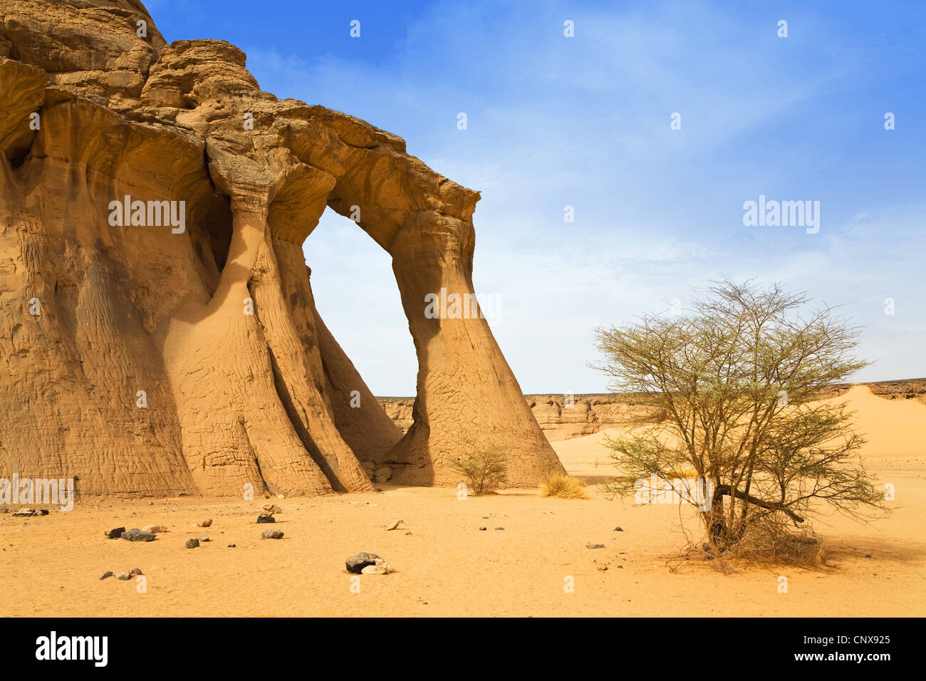 sandstone arch 'Tin Aregha' in the Acacus Mountains, Libya, Sahara Stock Photo