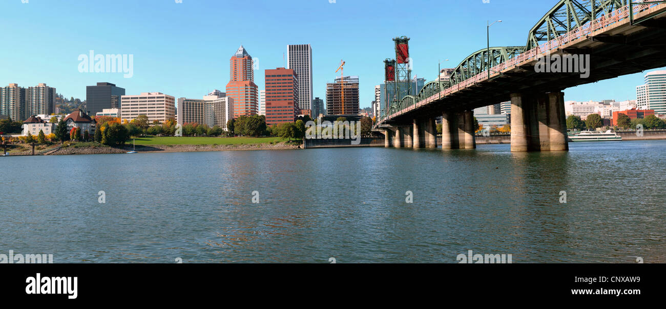 Portland Oregon skyline panorama & the Hawthorne bridge. Stock Photo