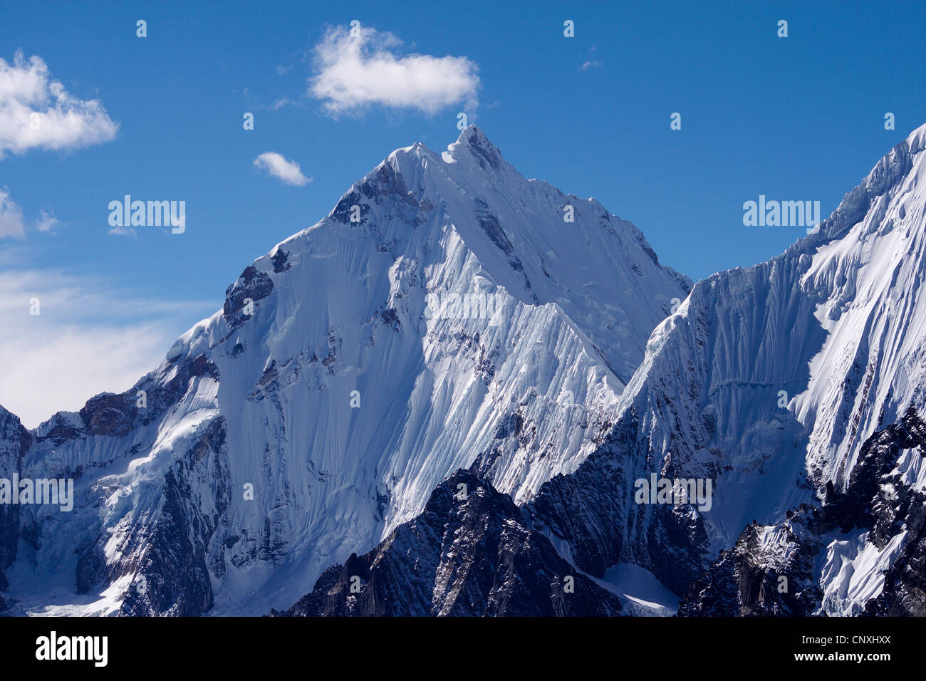 Nevado Yerupaja (6635 m), Peru, Cordillera Huayhuash Stock Photo - Alamy