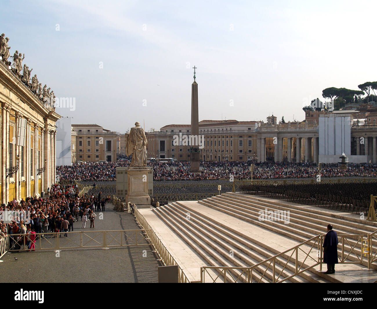 Crowds lining up to enter St.Peter's Basilica,Rome Stock Photo Alamy