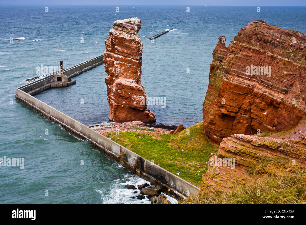Sea cliff rock needle rock hi-res stock photography and images - Alamy