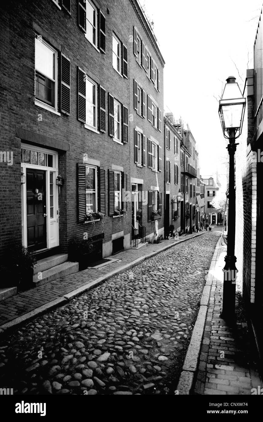 ACORN STREET BEACON HILL BOSTON MASSACHUSETTS MA CITY URBAN SCENE CITYSCAPES NEW ENGLAND STREET CITYSCAPE SKYLINE ARCHITECTURE B Stock Photo