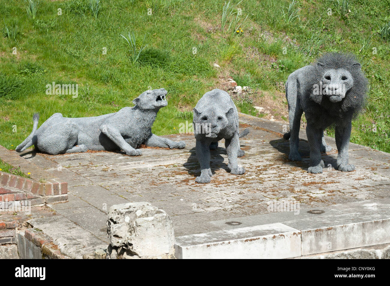 Tower of London galvanized wire mesh lions by Kendra Haste 2010 to commemorate the Royal Menagerie 1255 to 1835 then London Zoo Stock Photo