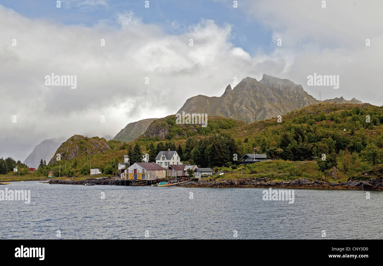 settlement by the sea, mountain Tindstind in background, Norway, Vestraalen, T�ya Stock Photo