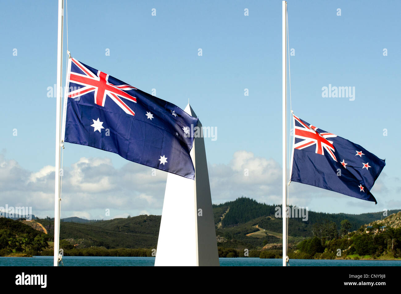 faktureres Hviske Slutning The national flags of Australia and New Zealand during a National War  Memorial Anzac Day services in New Zealand Stock Photo - Alamy