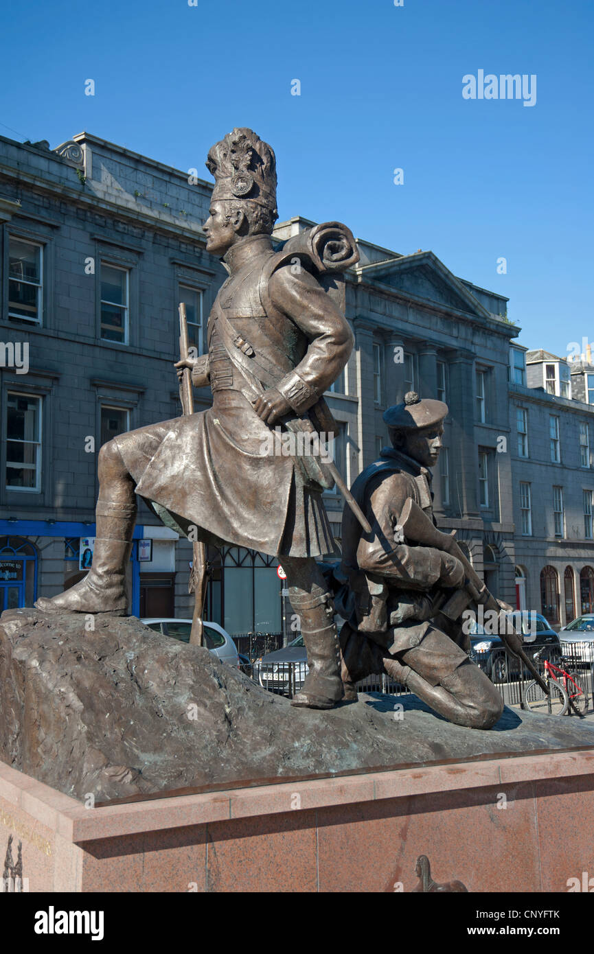 Statue to the Renowned Regiment of North East Scotland 1794 1994. SCO 8158 Stock Photo