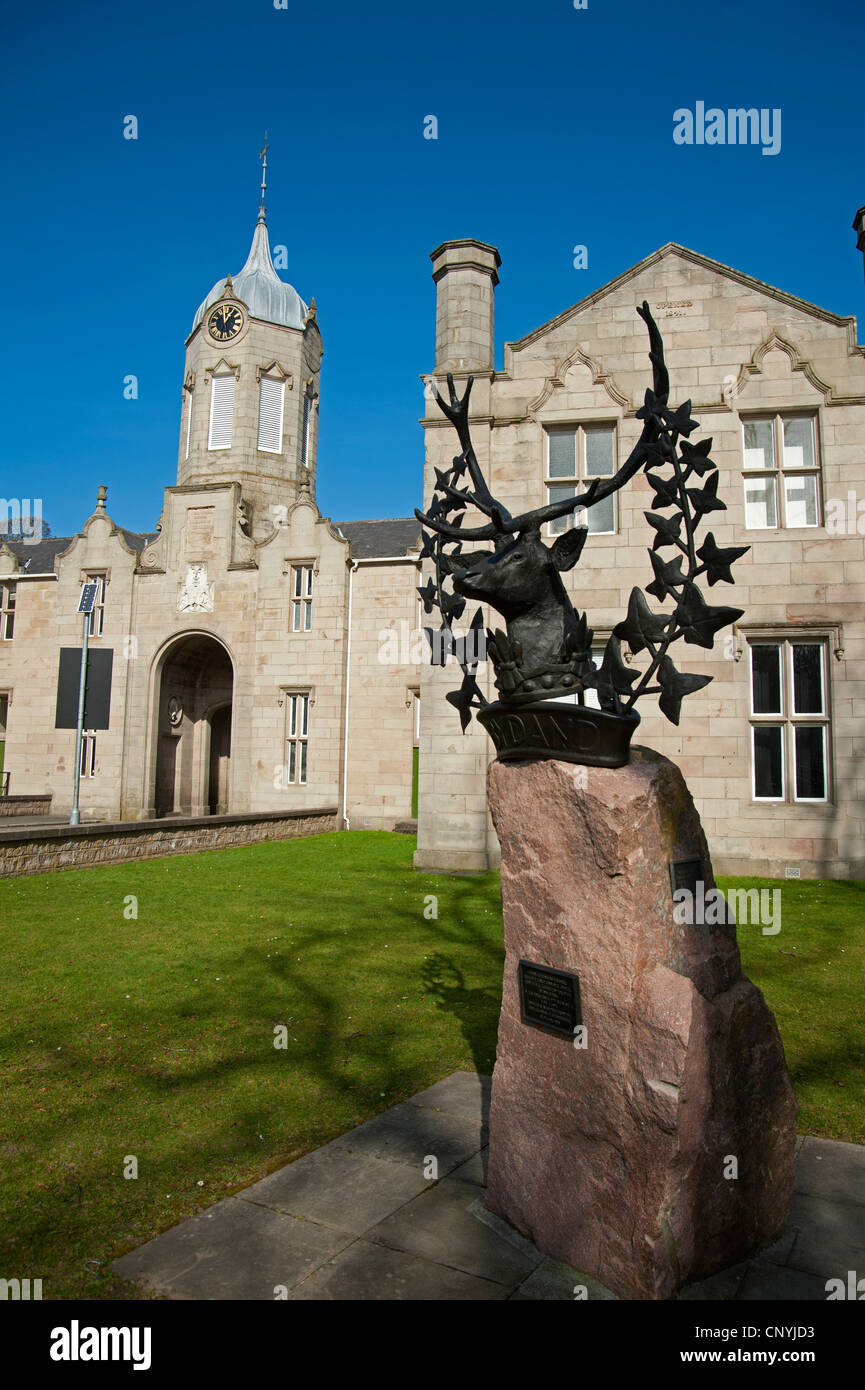 Plinth and Bronze Stags Head casting to commemorate the founding of the Gordon Highlanders Regiment at Huntly.  SCO 8171 Stock Photo