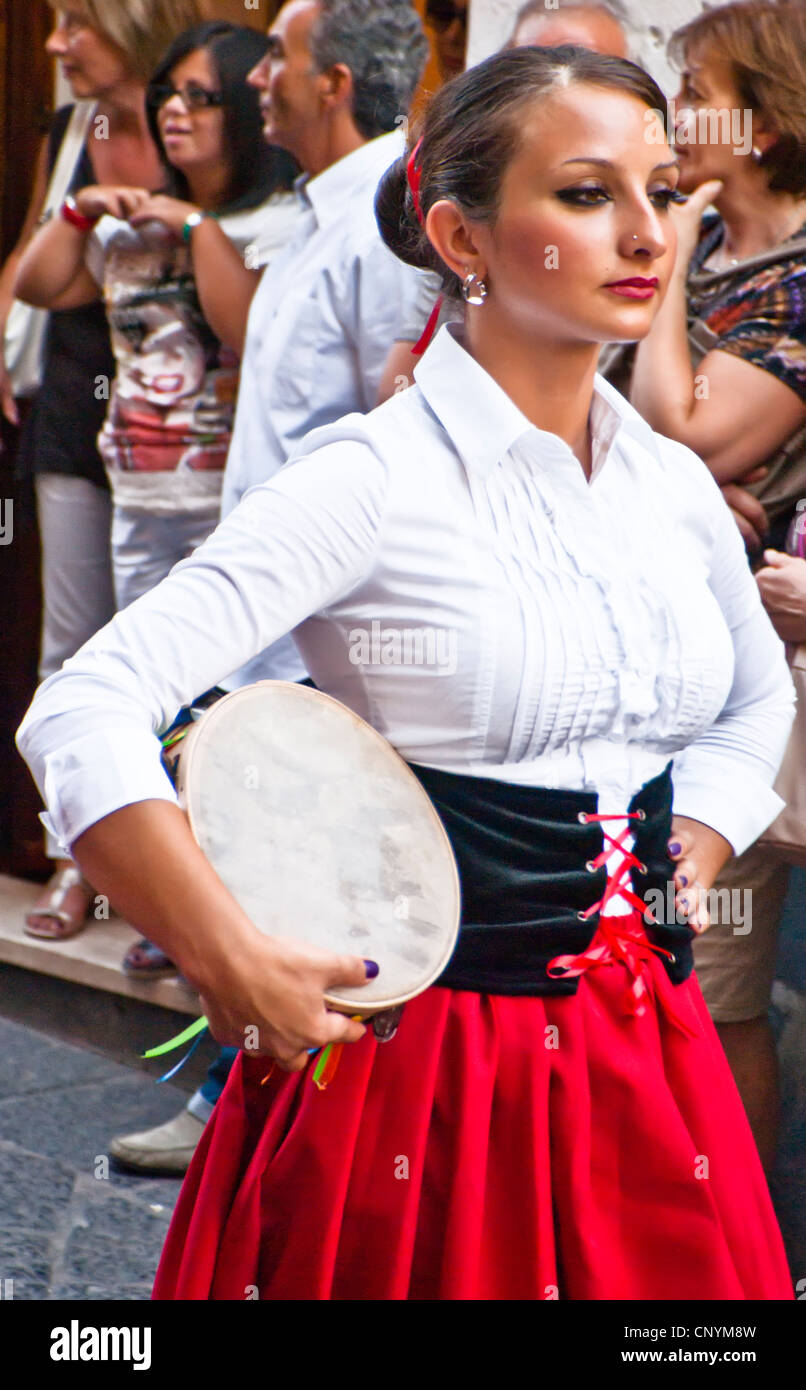 traditional sicilian women