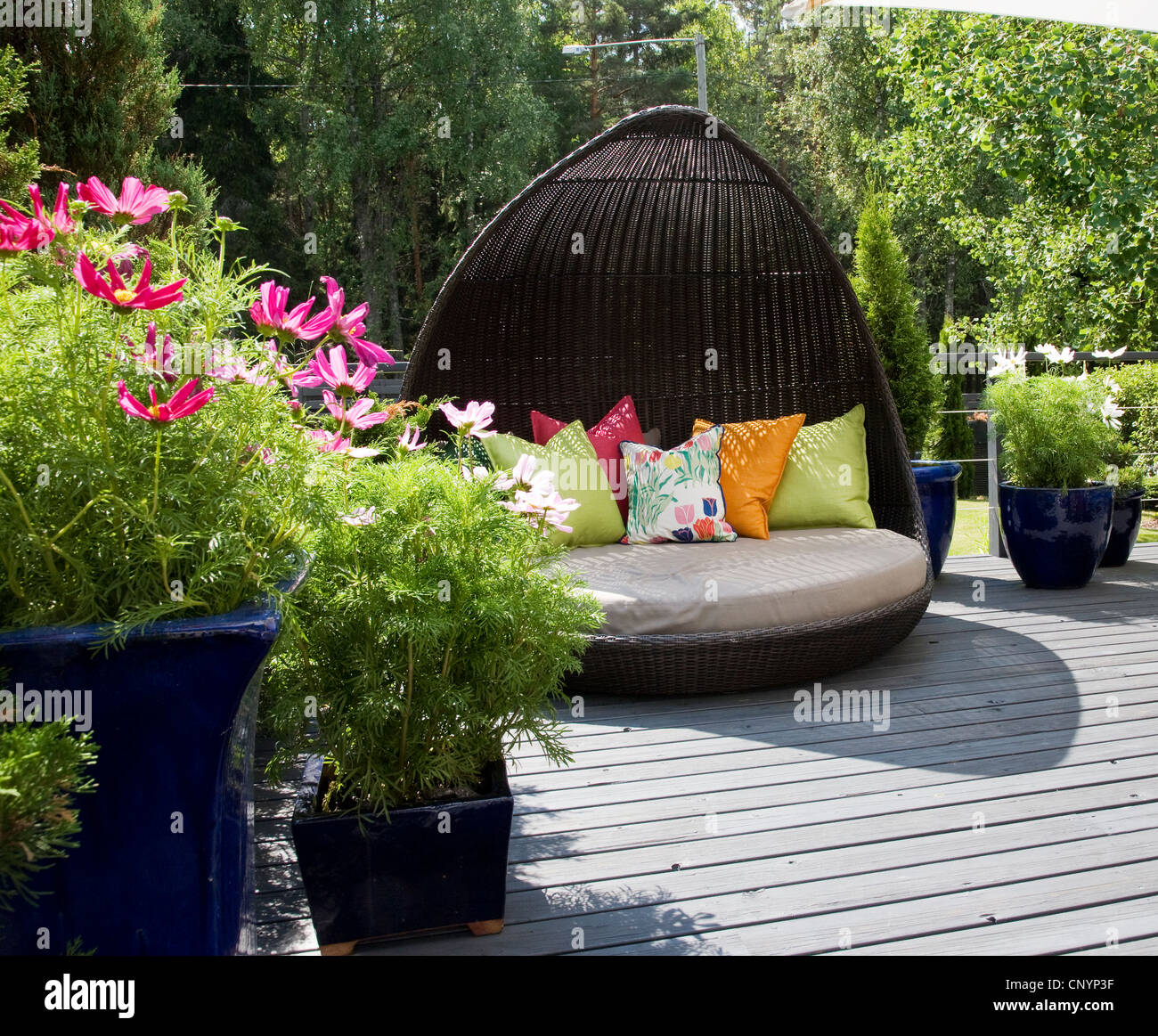 Modern house sun terrace hi-res stock photography and images - Alamy