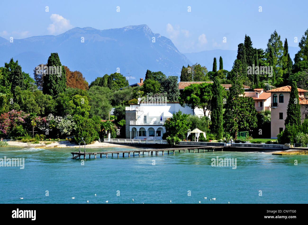 holiday-home-on-the-lakefront-italy-lake-garda-lombardy-sirmione