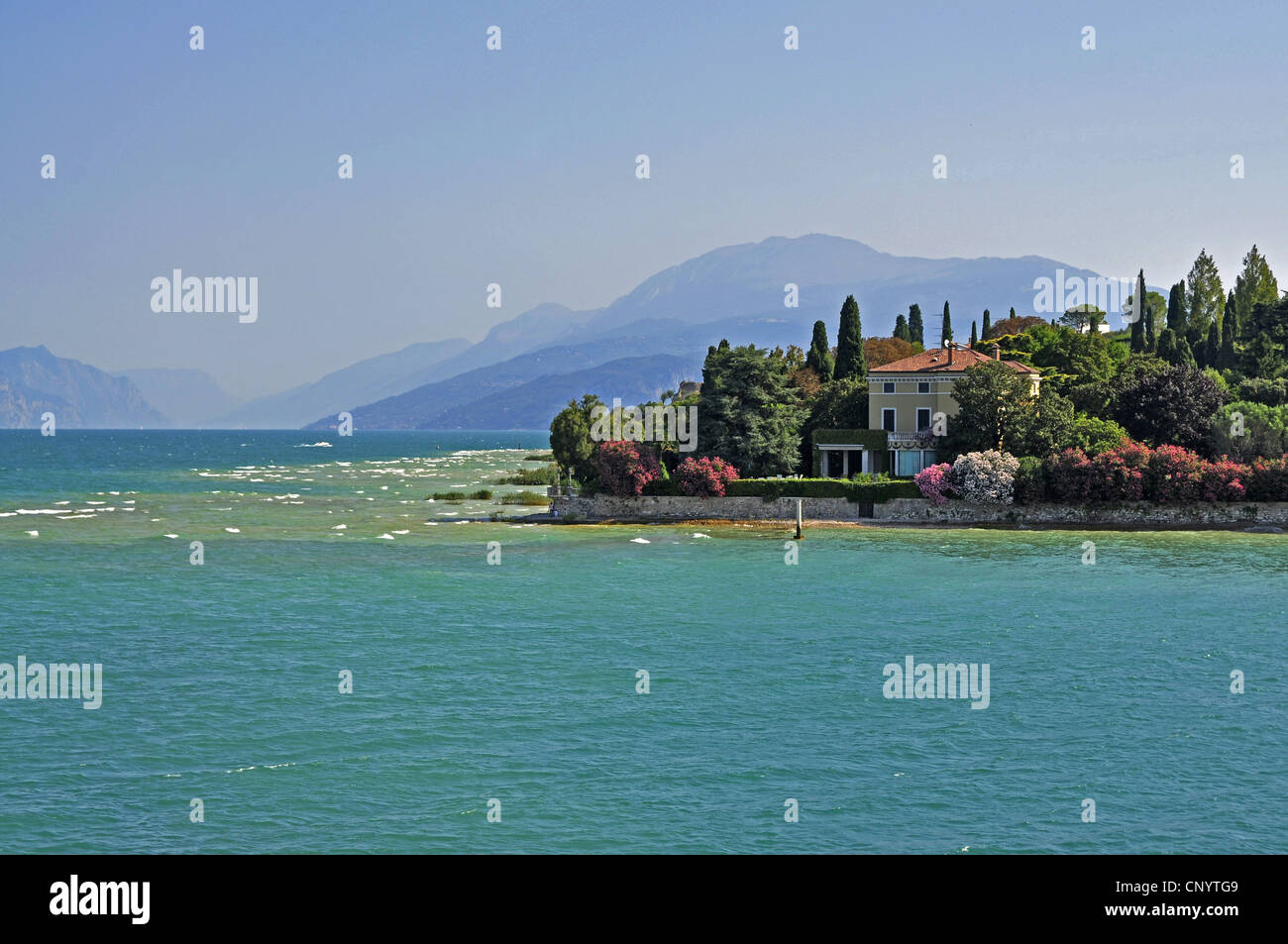 holiday-home-on-the-lakefront-italy-lake-garda-lombardy-sirmione