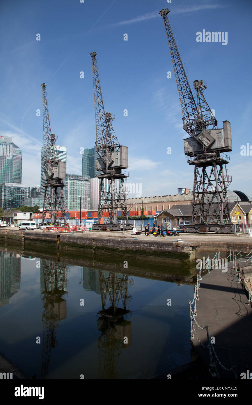 Old dock cranes hi-res stock photography and images - Alamy