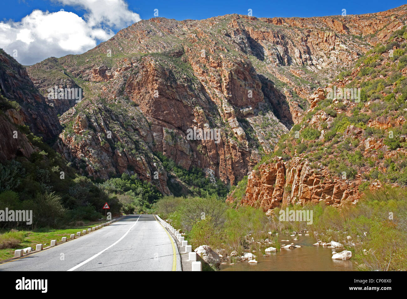 road in a valley between Plettenberg Bay and Beaufort West, South Africa, Eastern Cape, Beaufort West Stock Photo