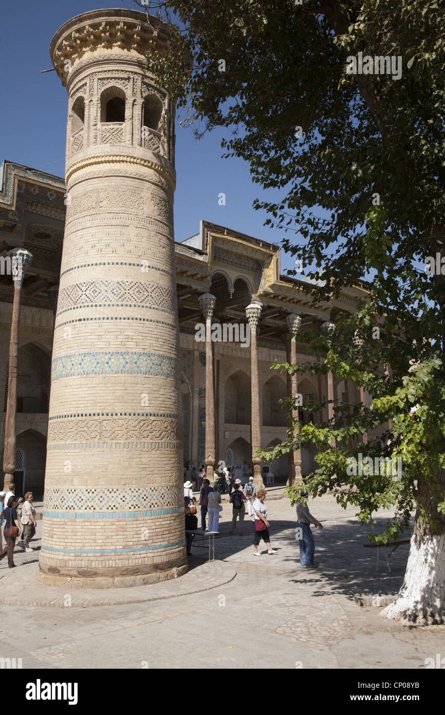 The Friday Mosque (Bolo Hauz) in Bukhara with its minaret Stock Photo ...