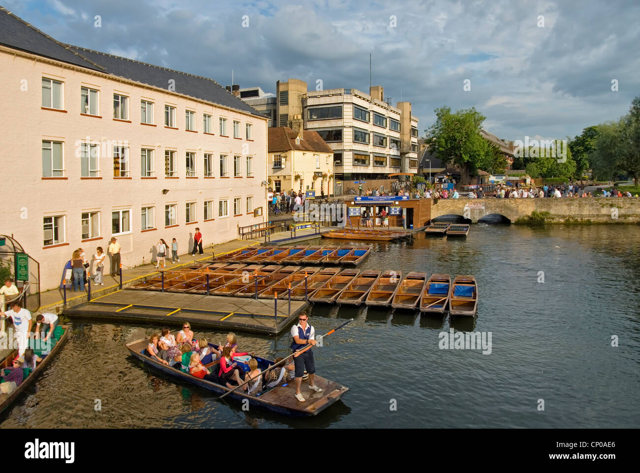 Students punting on the River Cam, Cambridge, England Stock Photo