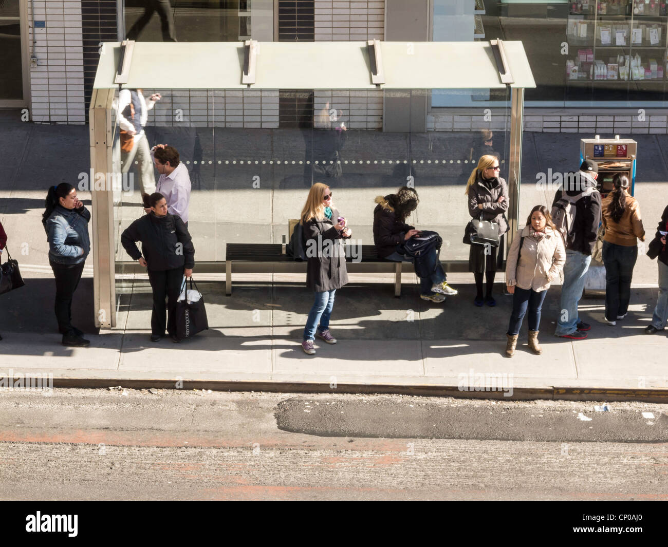 Nyc bus shelter hi-res stock photography and images - Alamy