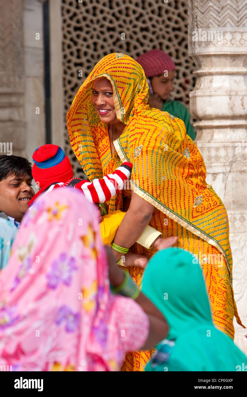 Indian sari women hi-res stock photography and images - Alamy