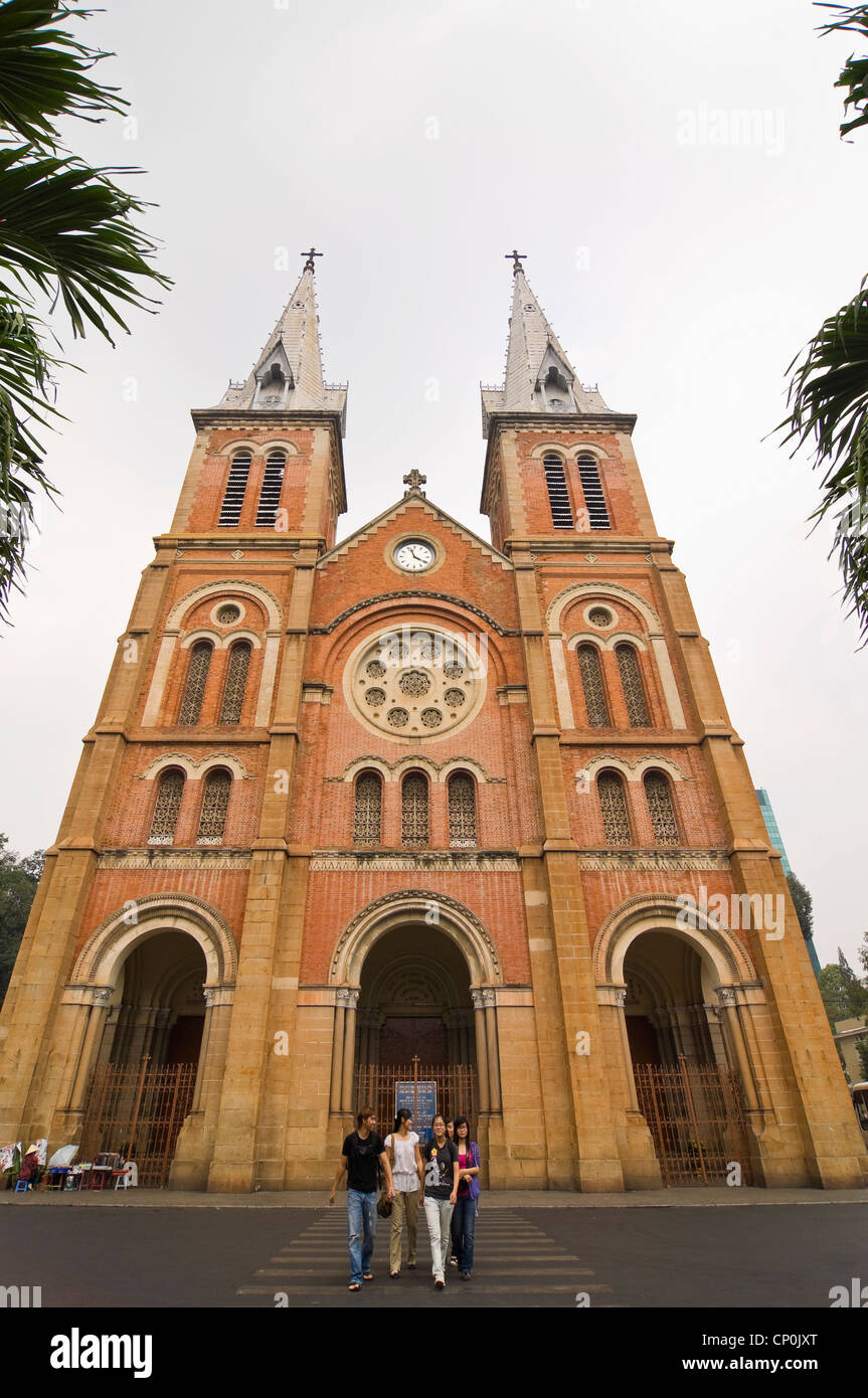 Vertical wide angle people outside the Saigon NotreDame Basilica, Nhà