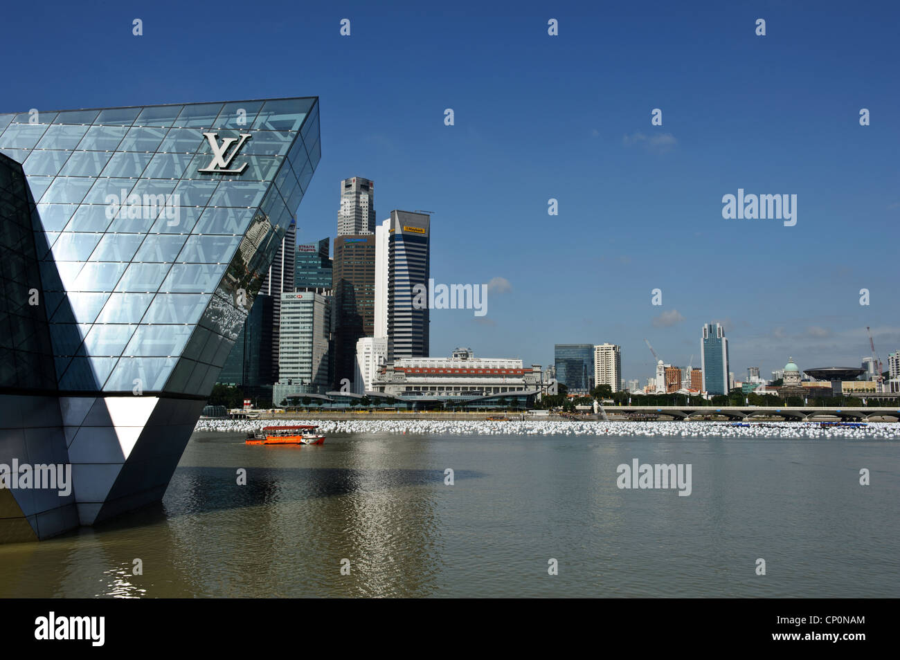 Louis vuitton building singapore hi-res stock photography and images - Alamy