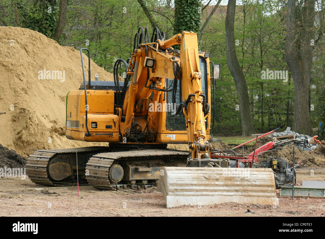 Caterpillar caterpillar tracks construction tracks construction hi-res ...