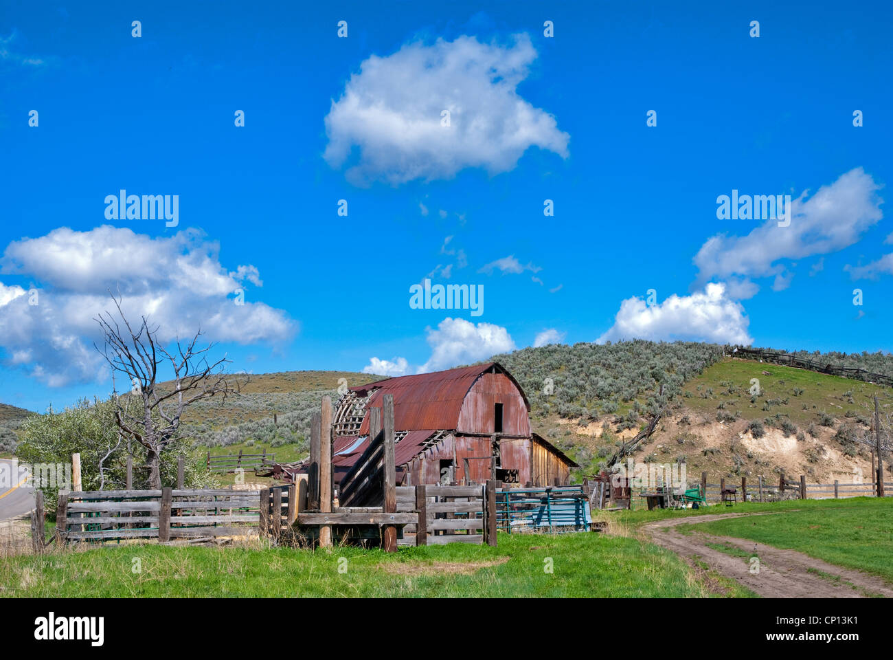 Dirt road leading up to an old rustic Barn Stock Photo