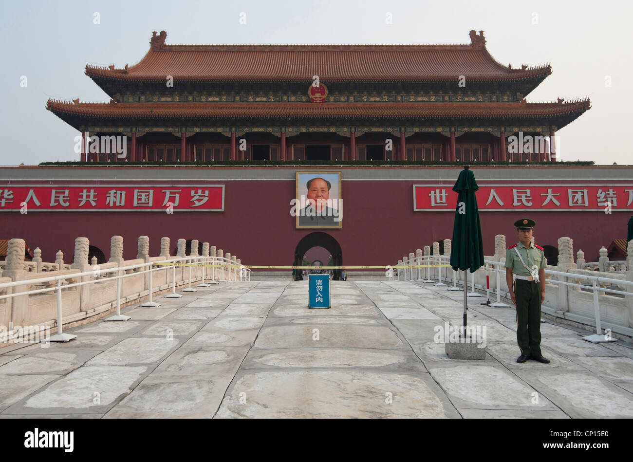 gate heavenly peace china Mao Tse Tung chairman guard forbidden city Tiananmen sqaure beijing Stock Photo