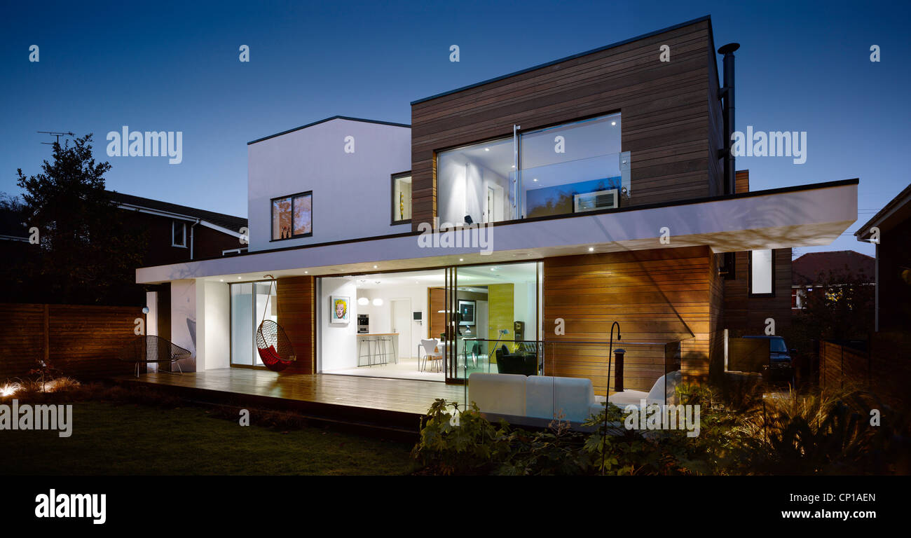 Residential house exterior uk night hi-res stock photography and images -  Alamy