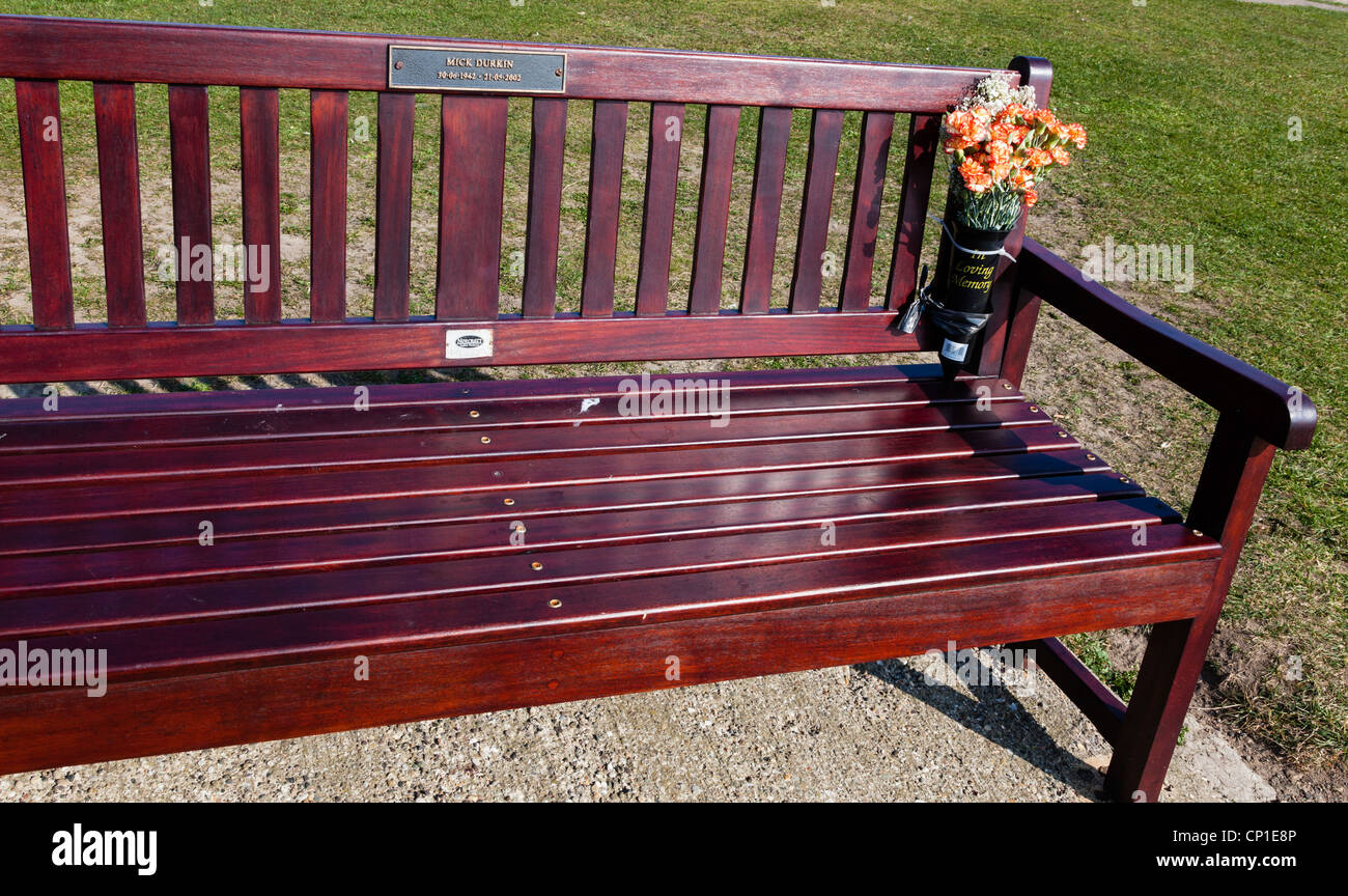 Memorial Bench At Tynemouth With Plaque And Flowers Stock Photo