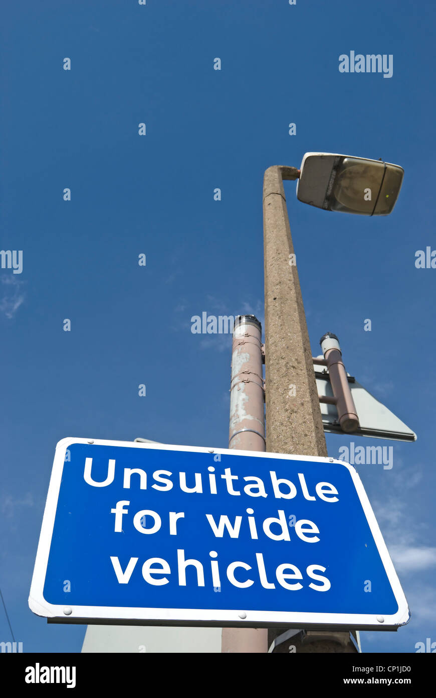 british unsuitable for wide vehicles road sign Stock Photo Alamy