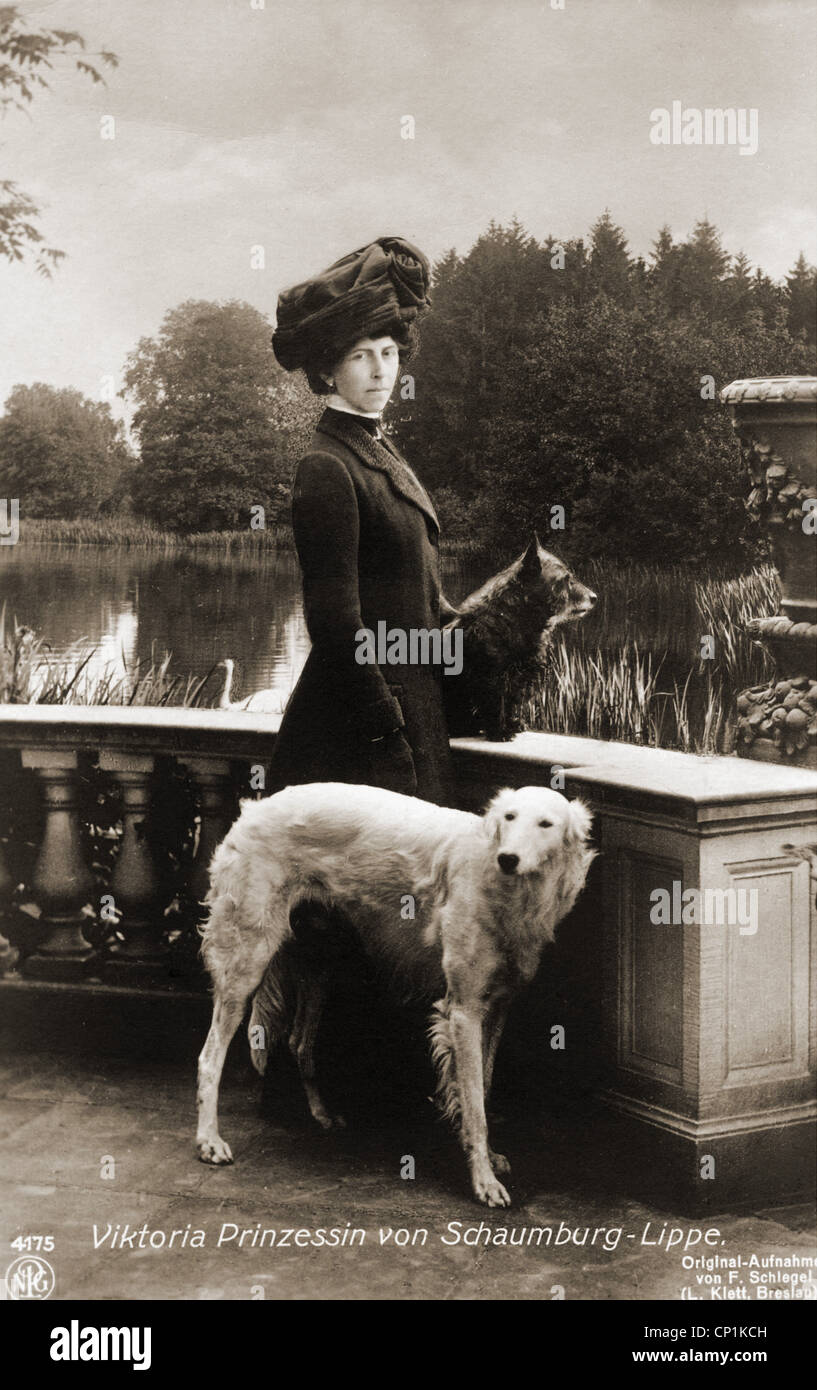 Viktoria, 12.4.1866 - 13.11.1929, princess of Schaumburg-Lippe, half length, picture postcard after photograph by F. Schlegel, published by L. Klett, Breslau, circa 1905, Stock Photo