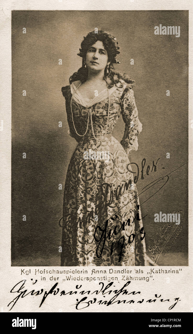 Dandler, Anna, 14.3.1862 - 17.9.1930, German actress, half length, as 'Katherina Minola' in the play 'The Taming of the Shrew' by William Shakespeare, picture postcard with autograph, JUne 1903, Ottmar Zierer publisher, Munich, Stock Photo