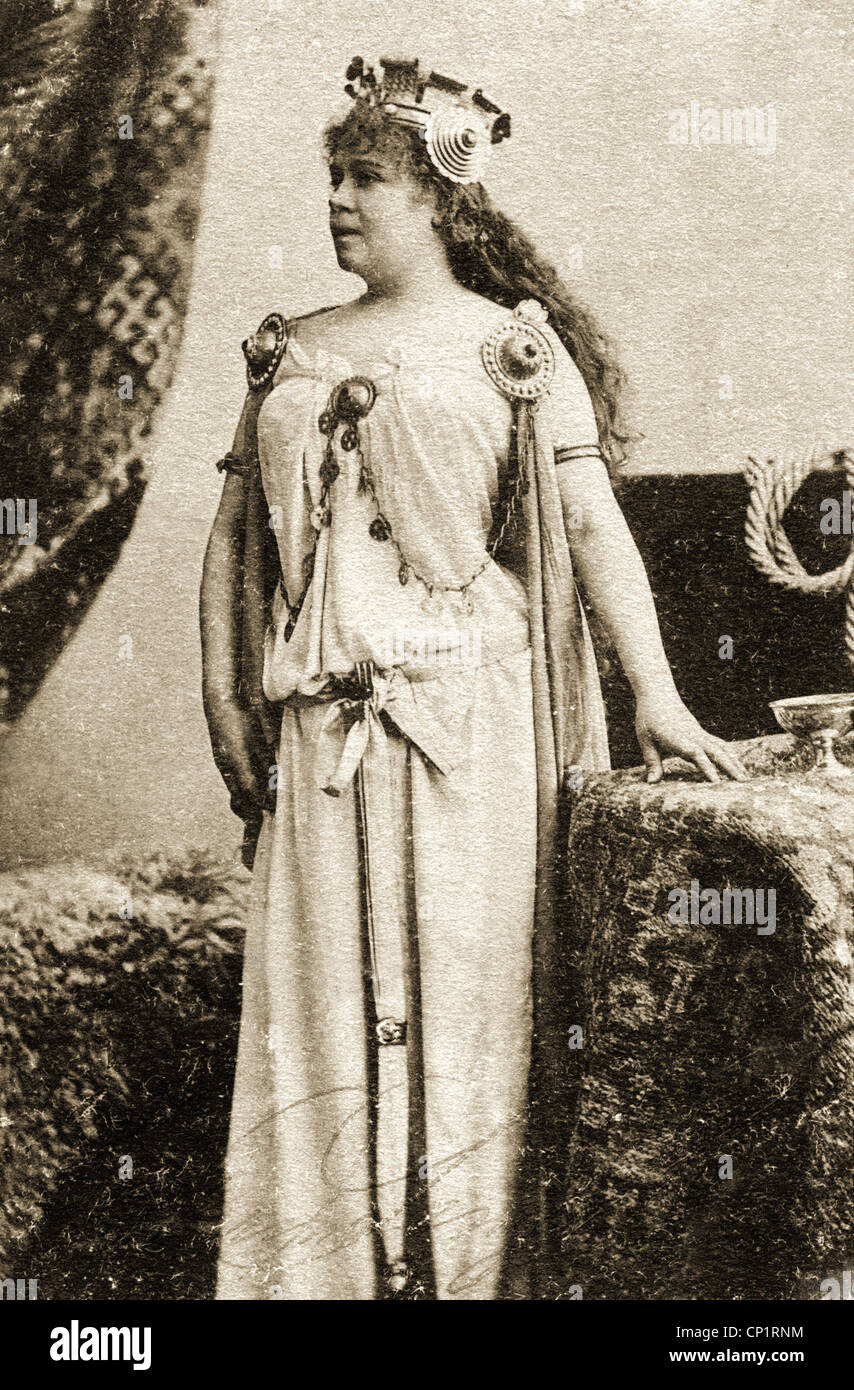 Senger-Bettaque, Katharina, 2.8.1862 - circa 1925, German singer (soprano),  half length, as "Isolde" in the opera "Tristan und Isolde" by Richard  Wagner, picture postcard, stamped in Munich, 12.6.1903 Stock Photo - Alamy