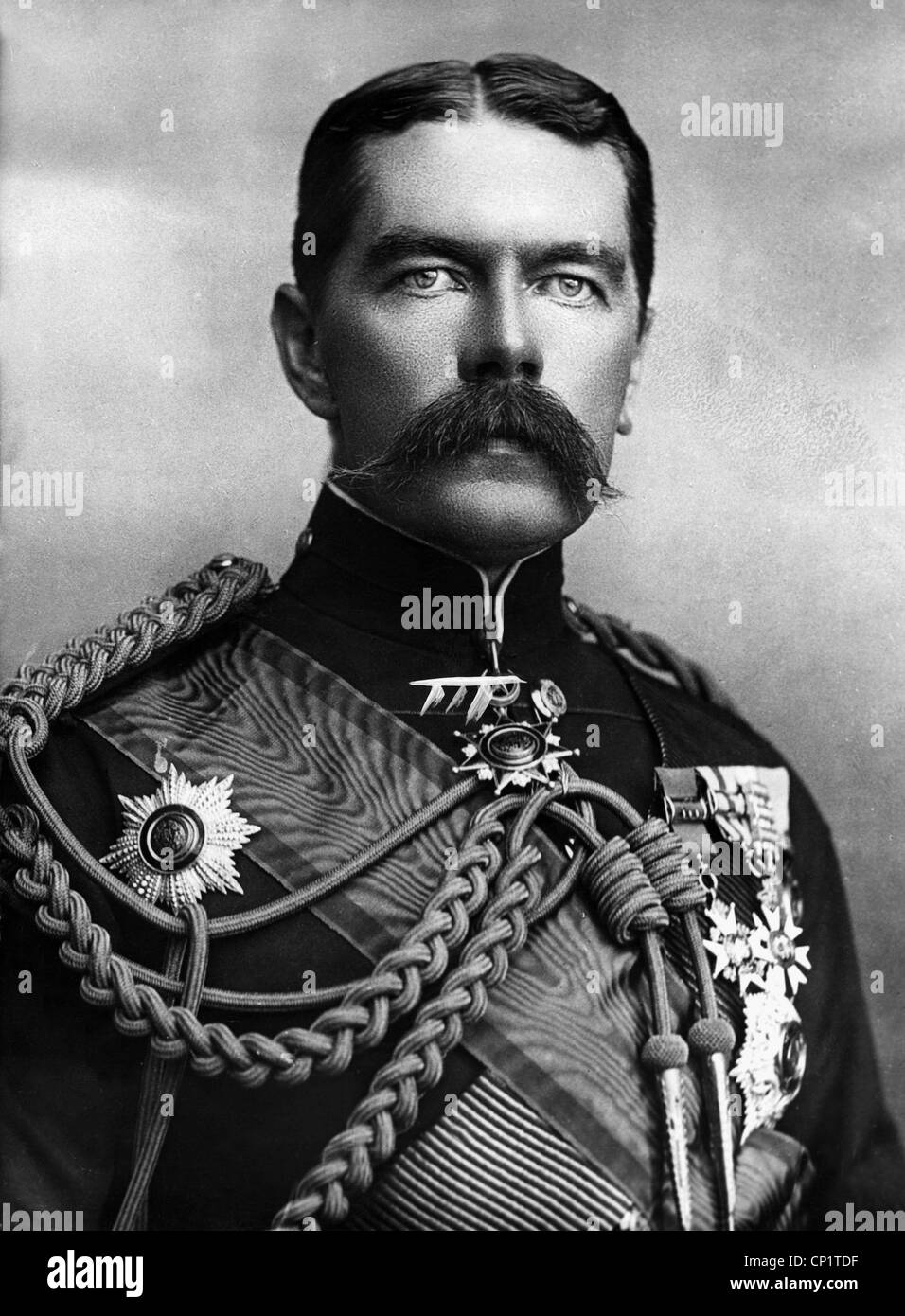 Kitchener Horatio 2461850 561916 British General Portrait Photograph CP1TDF 