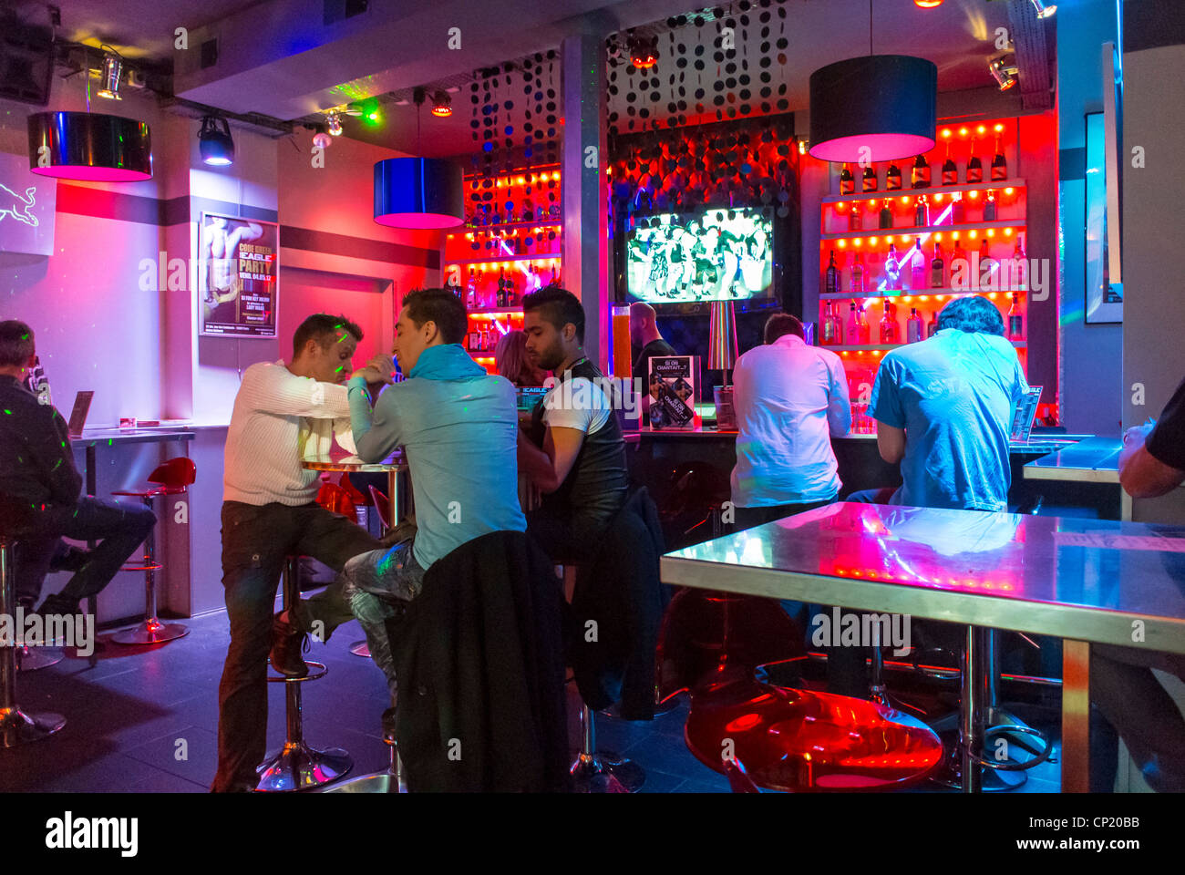 10 gay bars in Paris, Bars and pubs