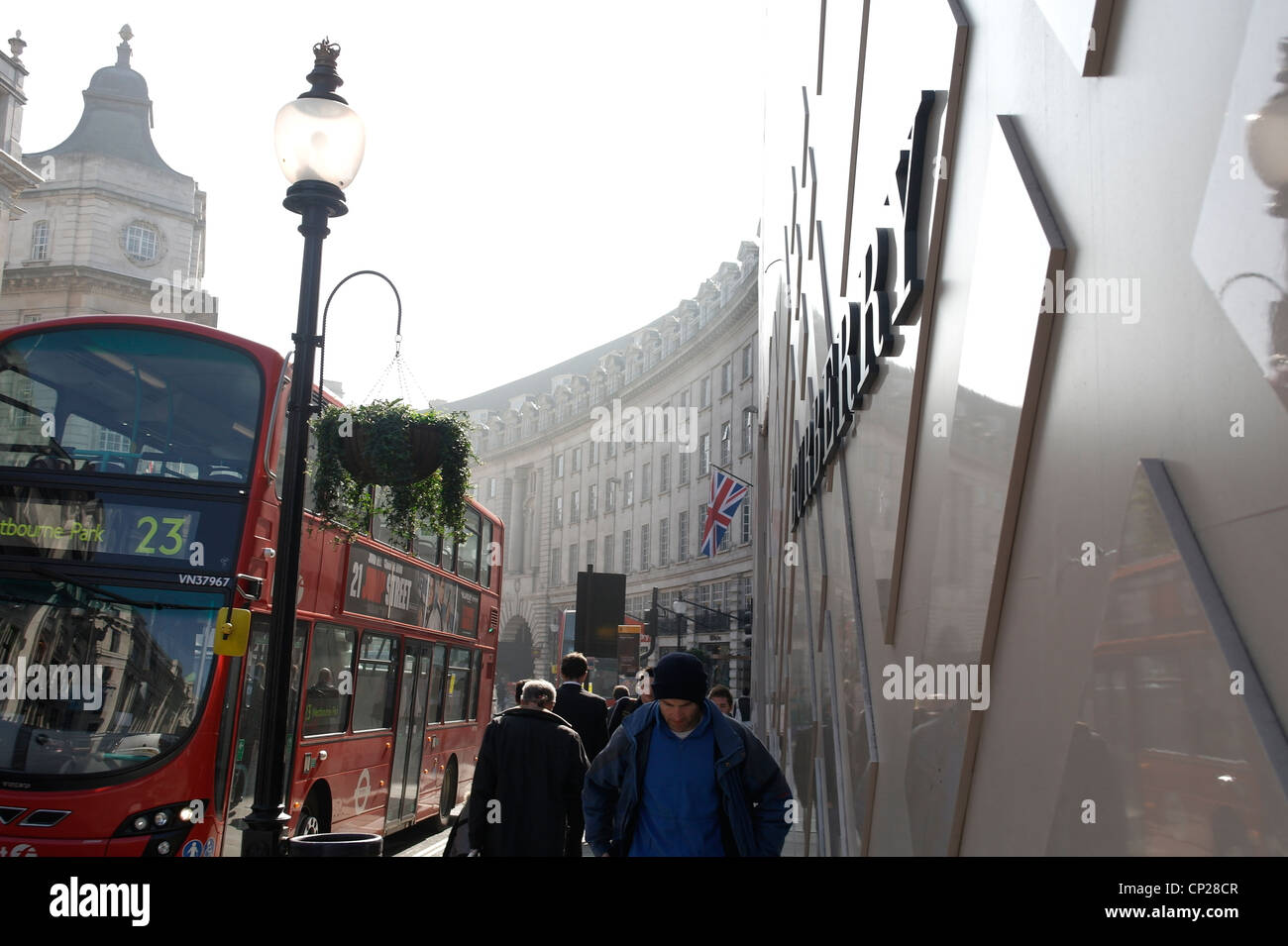 Bus to burberry outlet london 2025