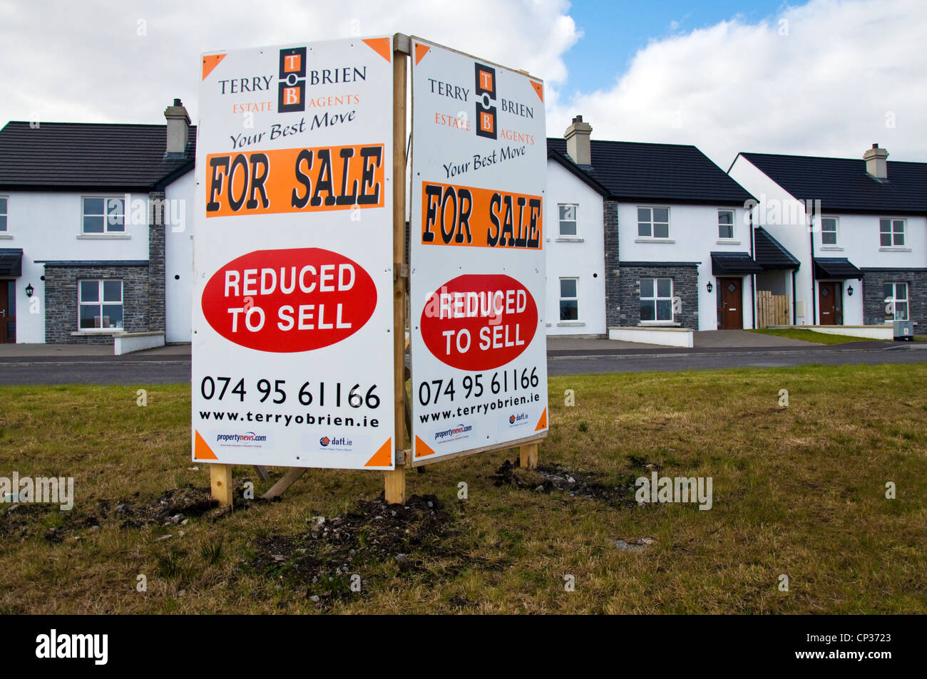 New build housing reduced to sell in Irish house market Stock Photo