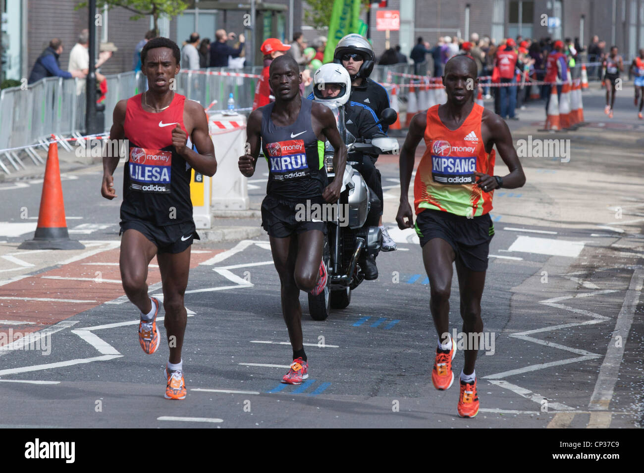Elite and professional runners at the London Marathon Stock Photo - Alamy