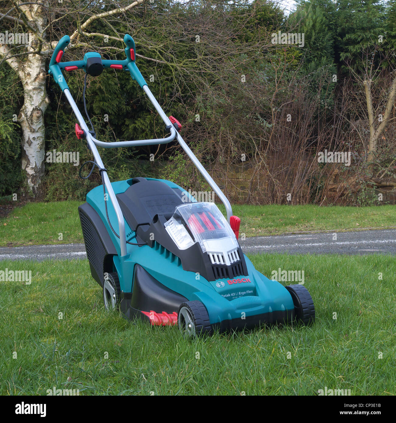 Bosch Rotak 43 Rechargeable Battery Powered Lawnmower Stock Photo - Alamy