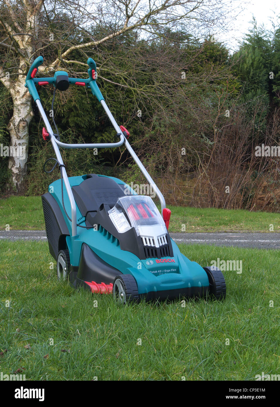 Bosch Rotak 43 Rechargeable Battery Powered Lawnmower Stock Photo - Alamy