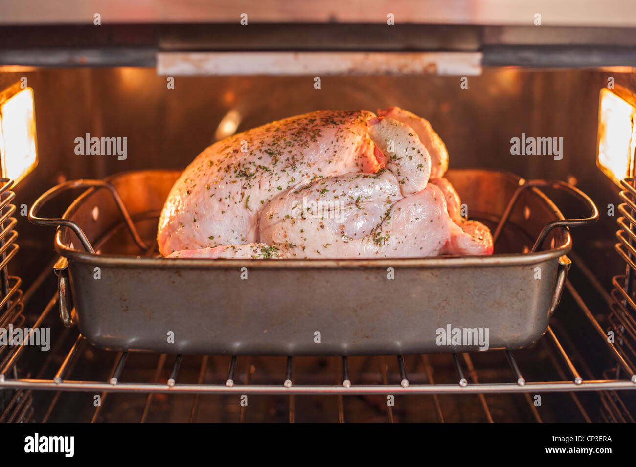https://c8.alamy.com/comp/CP3ERA/a-roast-chicken-being-cooked-in-the-oven-CP3ERA.jpg
