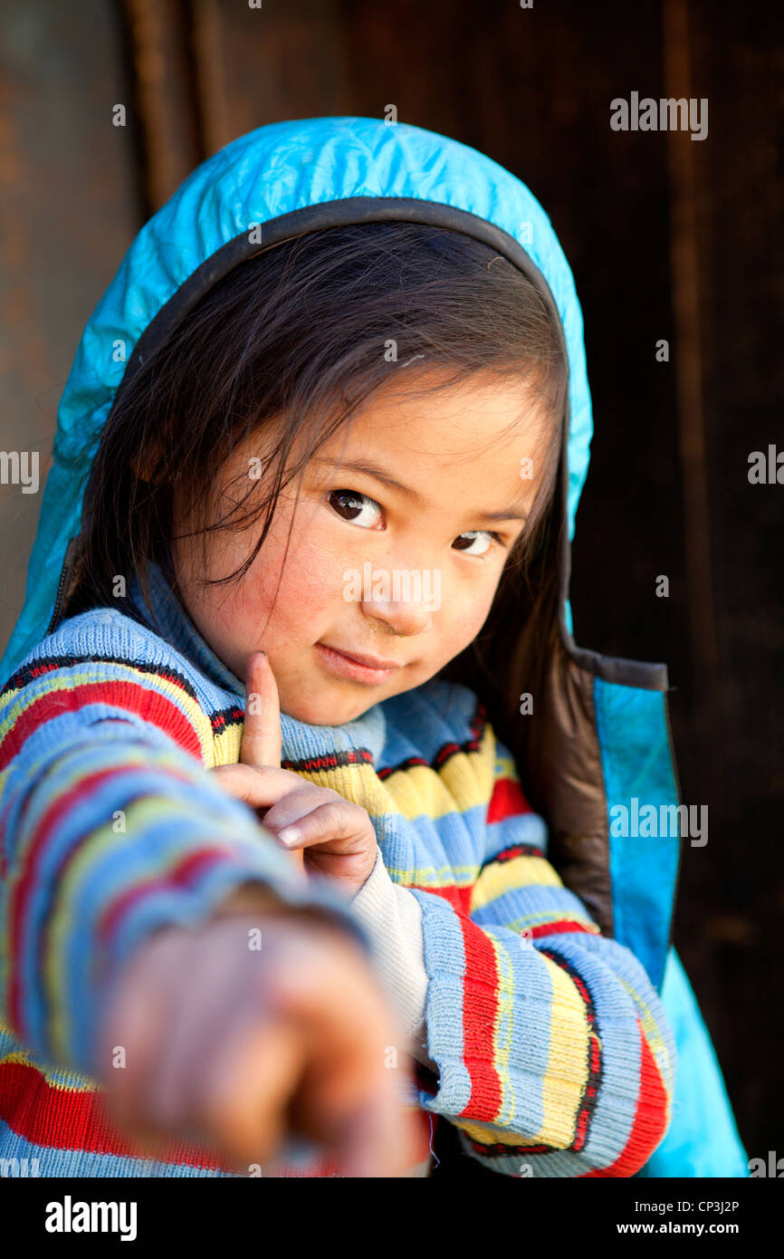 Sherpa girl along the trail to Everest Base Camp Stock Photo Alamy