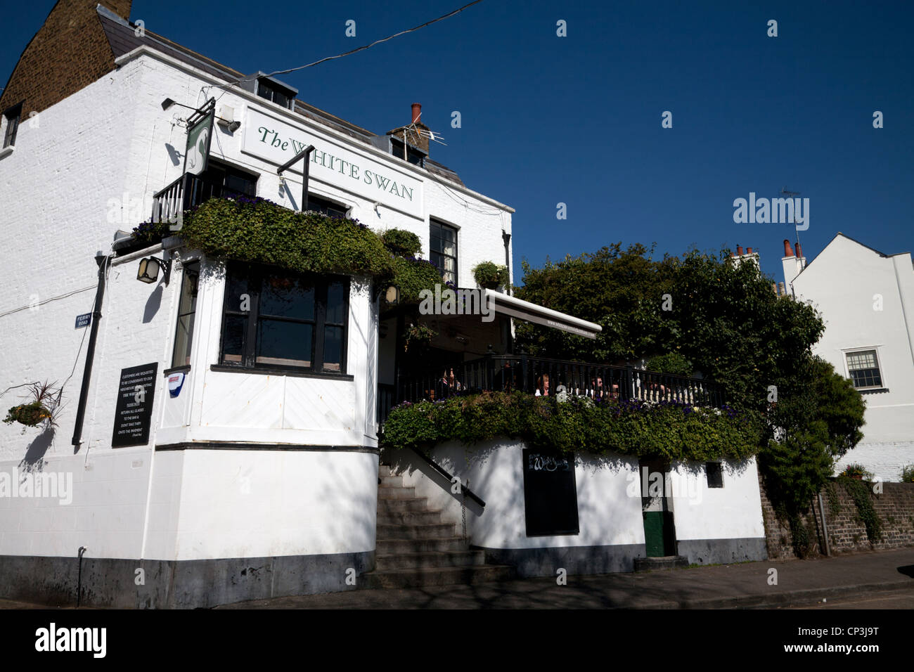 the white swan (17th c.) riverside twickenham middlesex england Stock