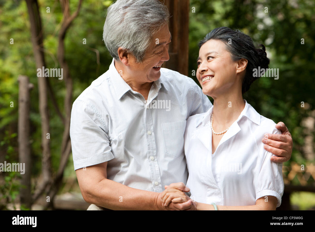 Senior Chinese couple in a park Stock Photo - Alamy