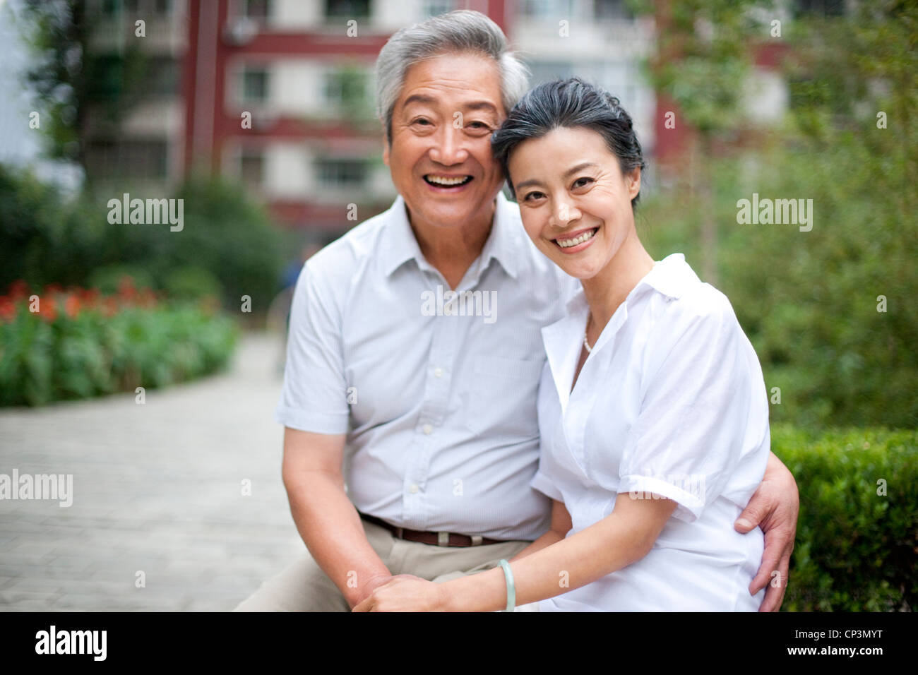 Senior Chinese couple in a park Stock Photo - Alamy