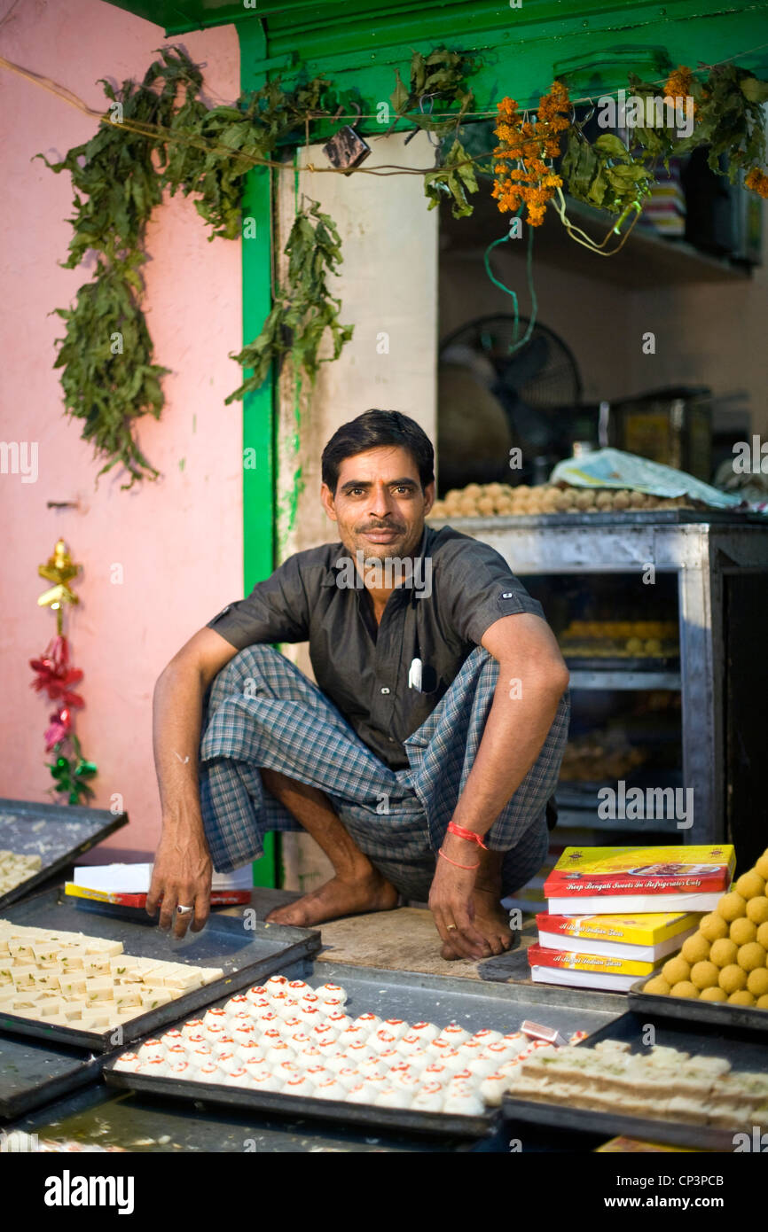 Prato De Doces Indianos Anjeer Roll Imagem de Stock - Imagem de