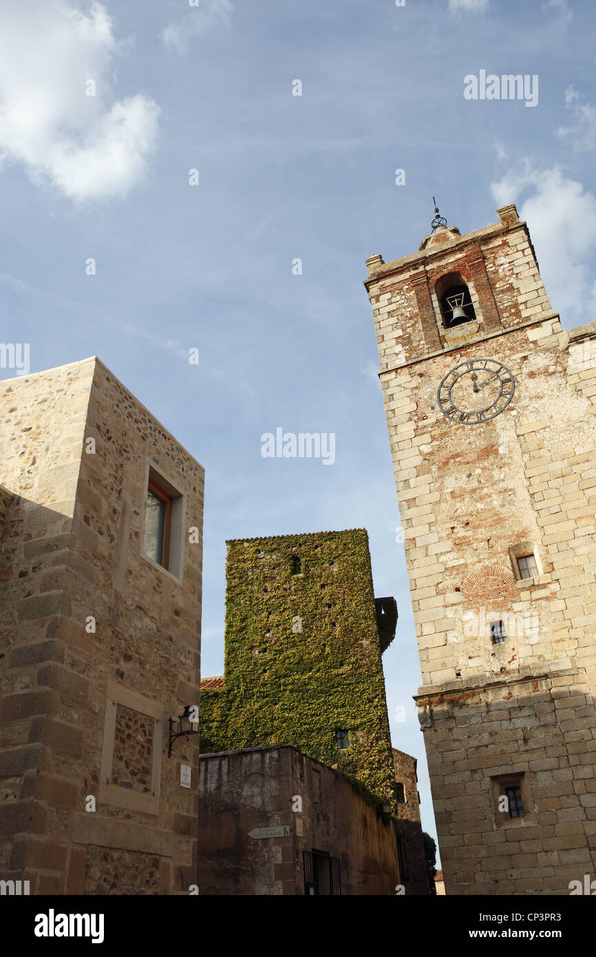 Hotel Atrio, Los Sande's Maison & San Mateo's church (from left to right) in the old city of Cáceres, Extremadura, Spain Stock Photo