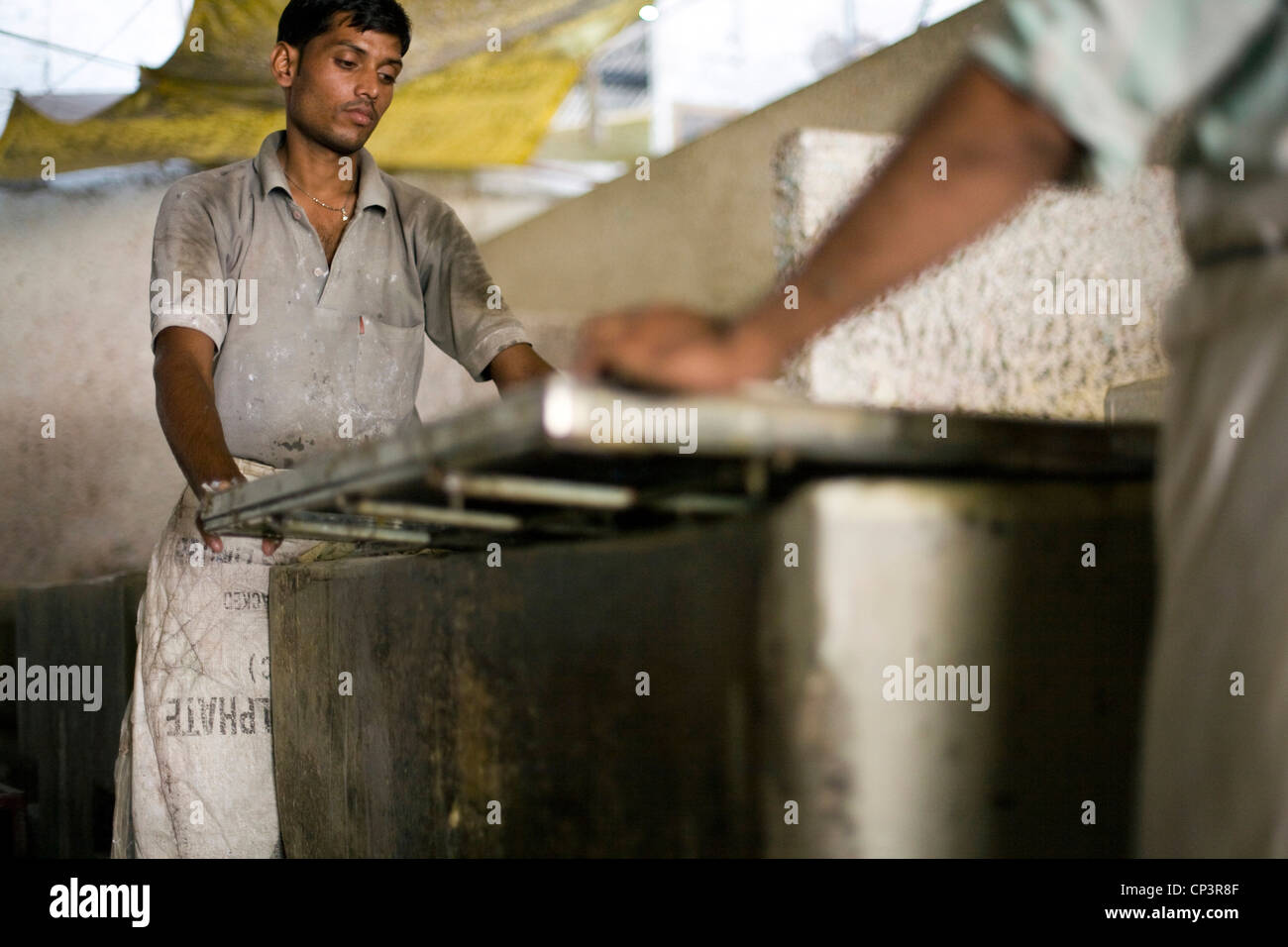 Workers making paper by hand at a factory in Sanganer, Jaipur, India Stock Photo