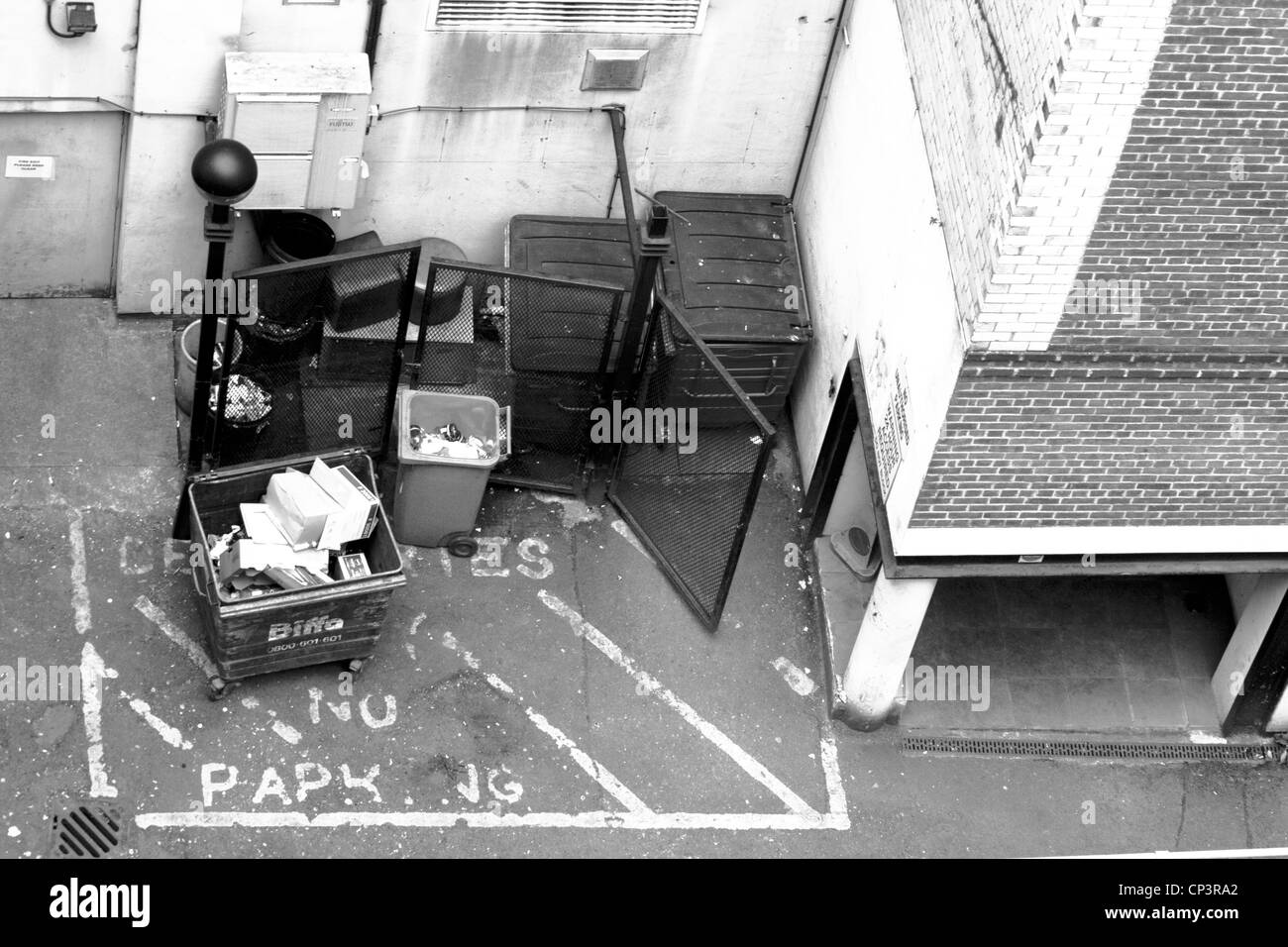 Overhead bins hires stock photography and images Alamy