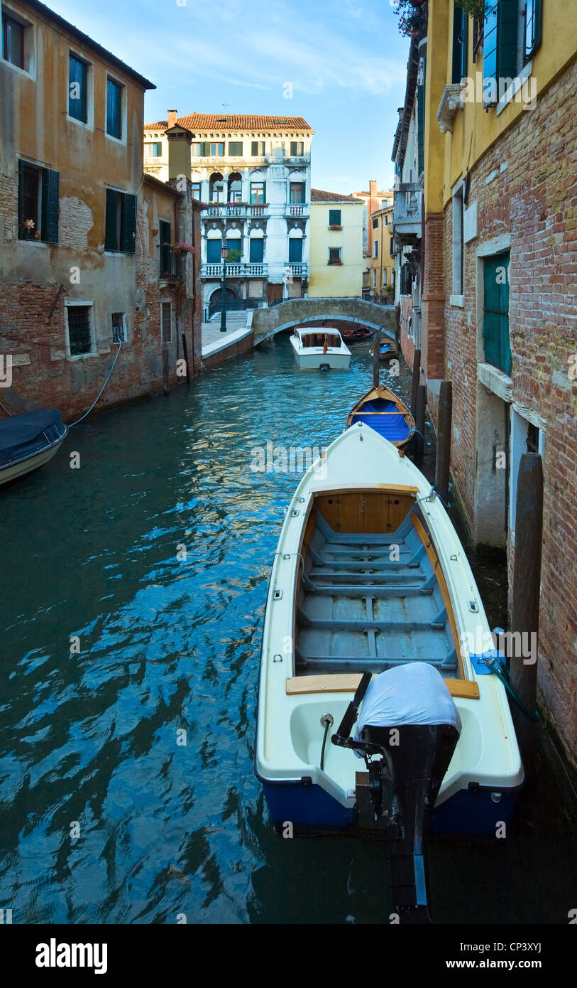 Nice summer venetian canal view (Venice, Italy Stock Photo - Alamy